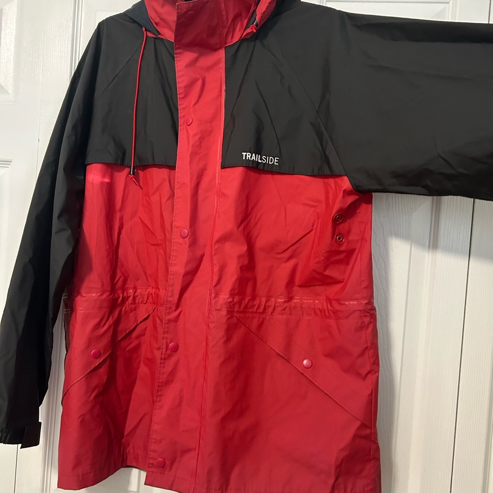Trailside men’s red and black outdoor jacket